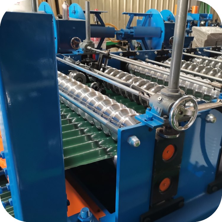 Popular Design Corrugated Sheet Roll Forming Machine For Steel Construction Building